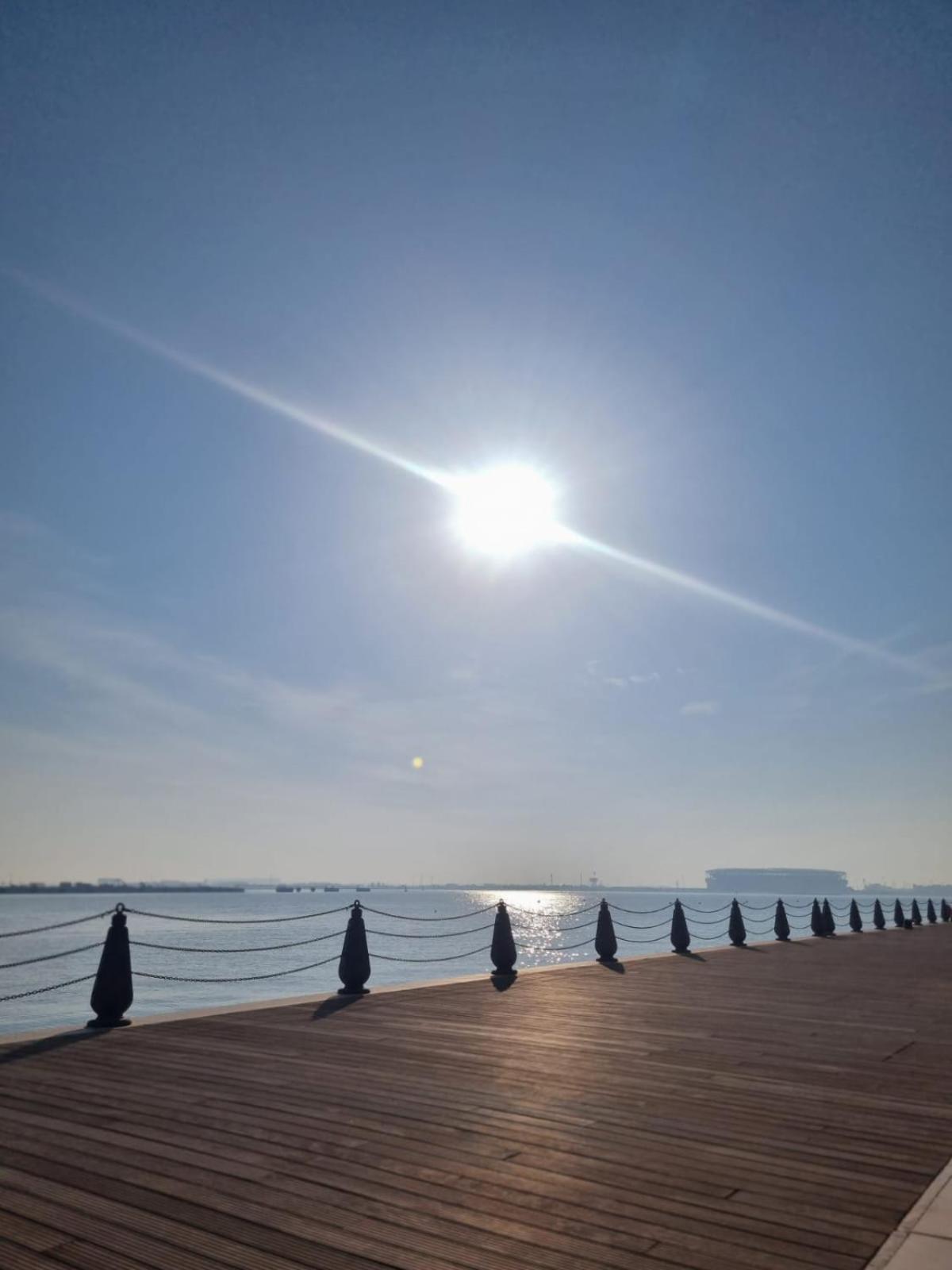 Mina Hotel And Residences By The Torch الدوحة المظهر الخارجي الصورة The sun at noon