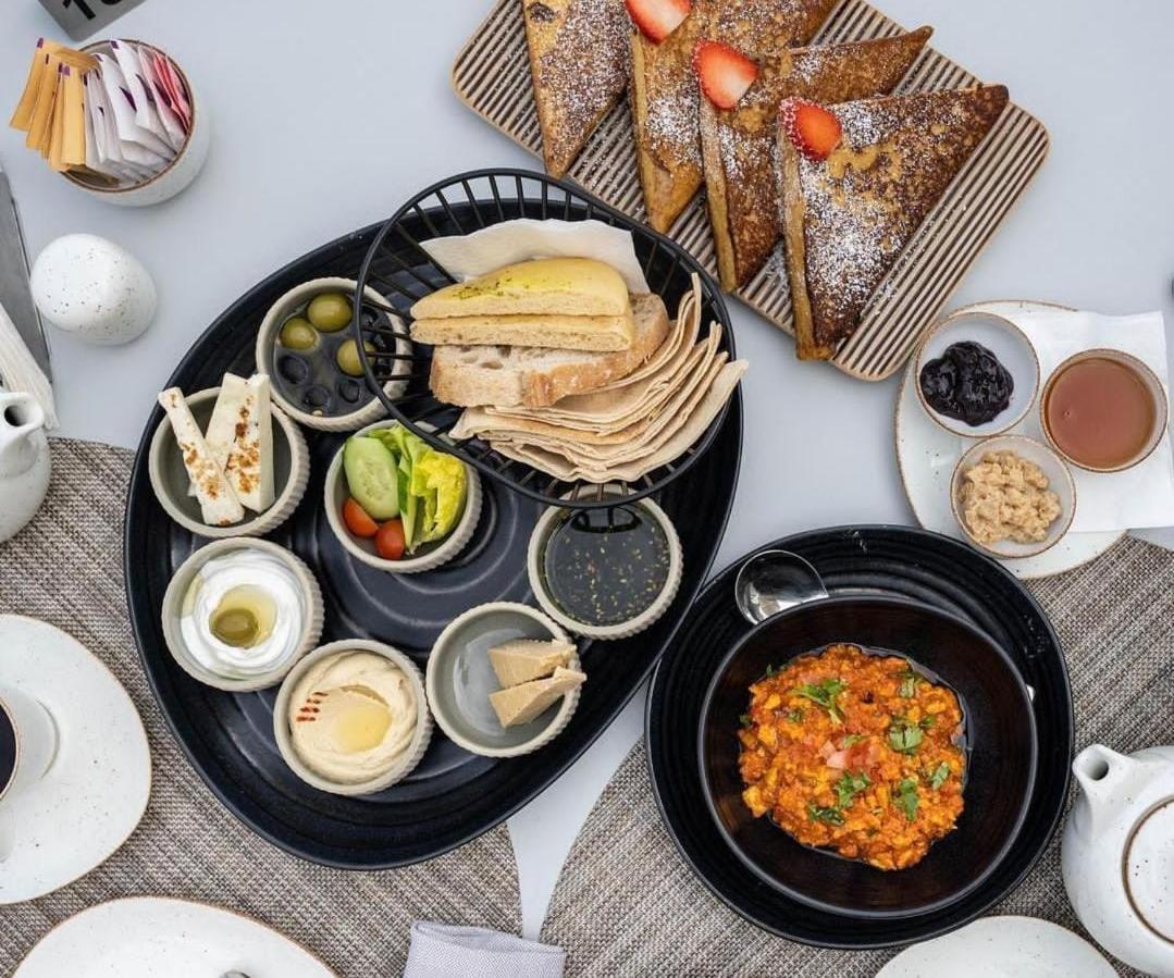 Mina Hotel And Residences By The Torch الدوحة المظهر الخارجي الصورة Israeli breakfast
