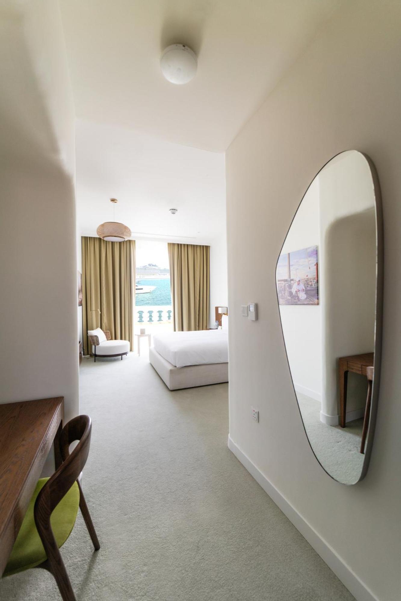 Mina Hotel And Residences By The Torch الدوحة المظهر الخارجي الصورة A bedroom at the hotel