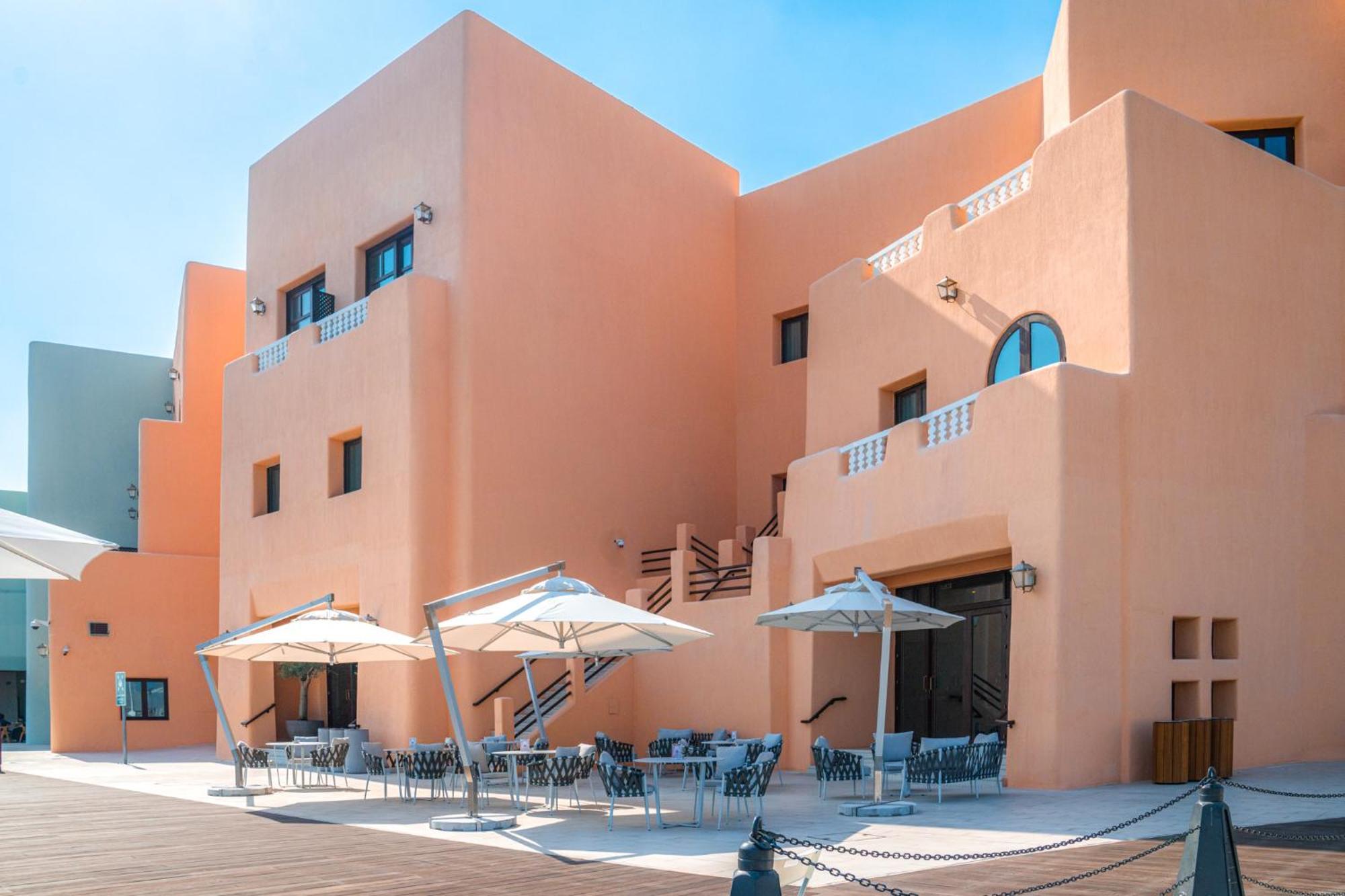 Mina Hotel And Residences By The Torch الدوحة المظهر الخارجي الصورة The hotel's main building