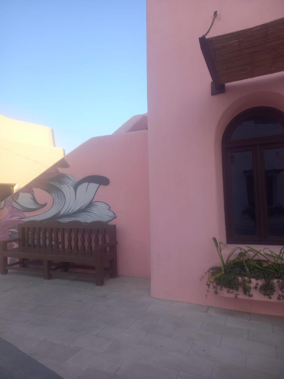Mina Hotel And Residences By The Torch الدوحة المظهر الخارجي الصورة Mural at the Santa Barbara Museum of Contemporary Art