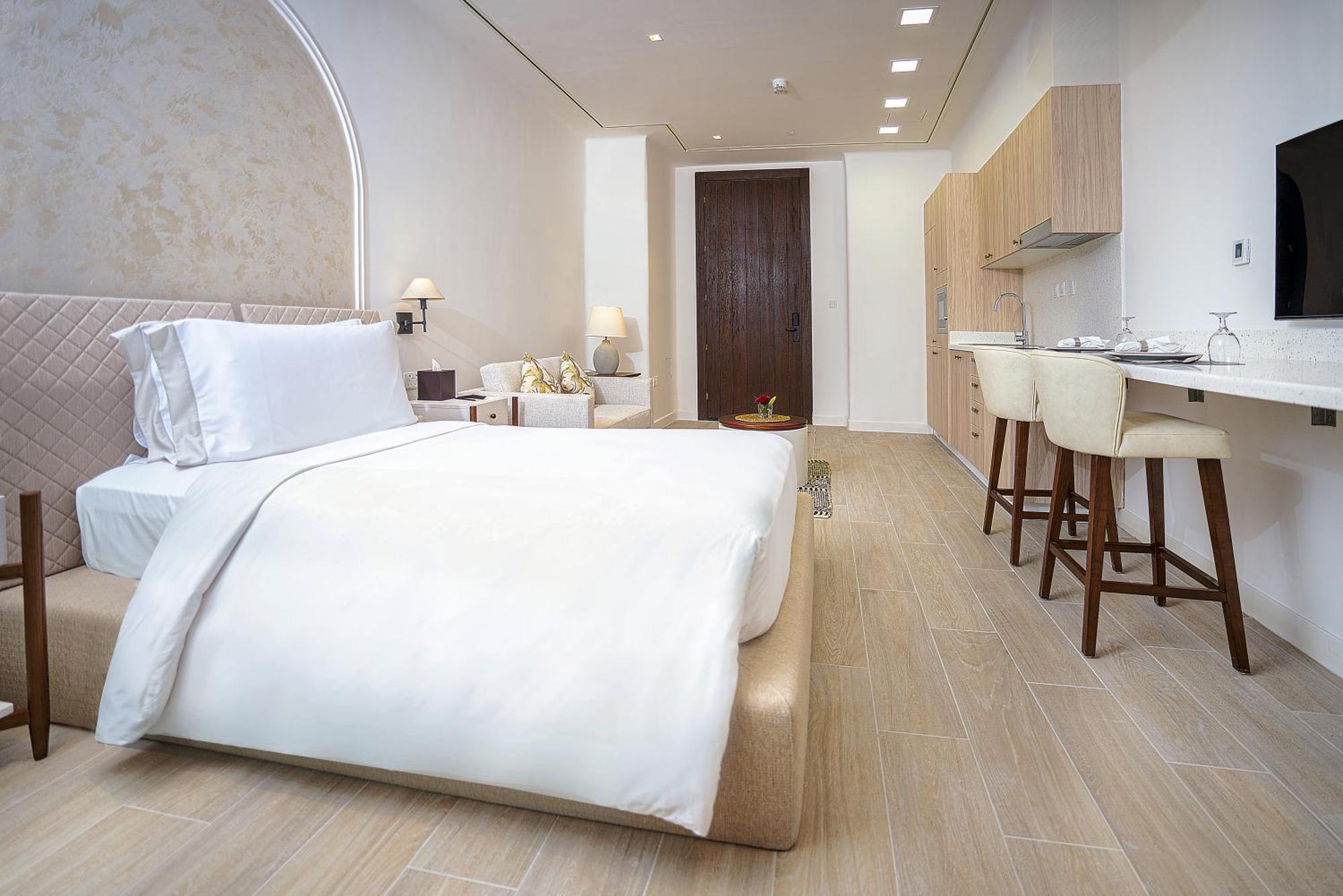 Mina Hotel And Residences By The Torch الدوحة المظهر الخارجي الصورة A bedroom at the hotel